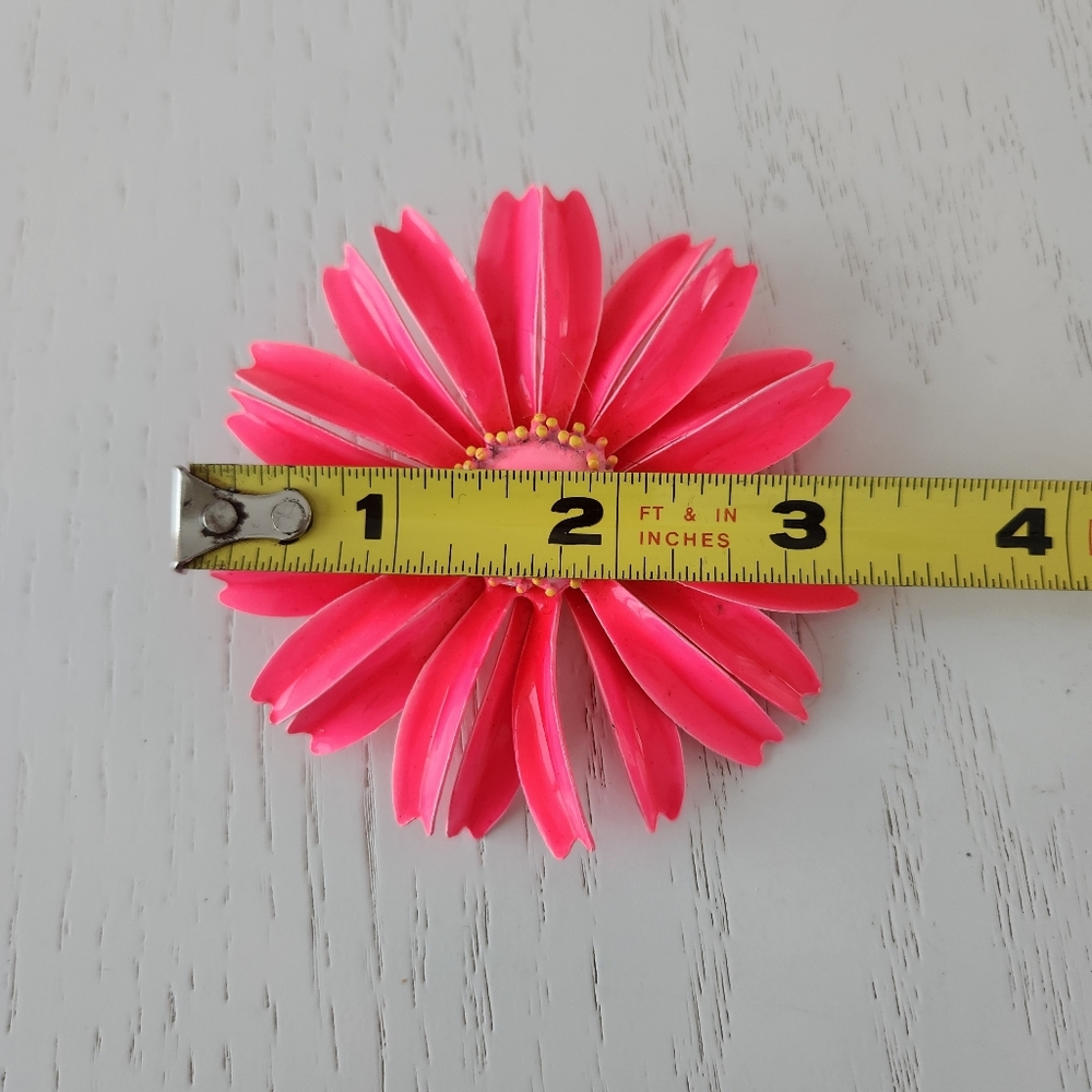 Mid Century Large Pink Flower Brooch - Picture 6 of 6